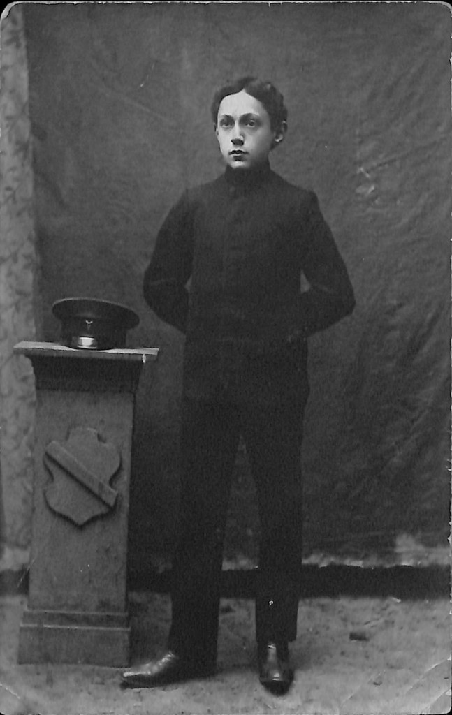 Фотография. Стонов Дмитрий Миронович — воспитанник Брест-Литовского Коммерческого училища. 1910‒1914 гг.